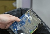 显示器出现两个条纹怎么办？如何快速解决显示问题？