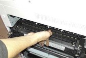 如何解决复印机卡纸问题（细节分析与实用技巧分享）