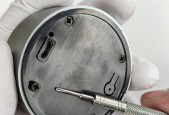 音箱外壳黏手如何处理？有没有视频教程？