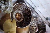 组合油烟机清洗方法？如何高效去除顽固油渍？