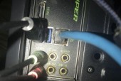 电脑启动时发出灰蒙蒙的声音是什么原因？如何解决？