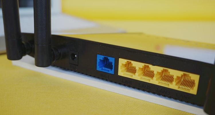 解决WiFi光纤亮红灯问题的有效方法（快速定位与解决WiFi光纤亮红灯问题的关键）  第1张