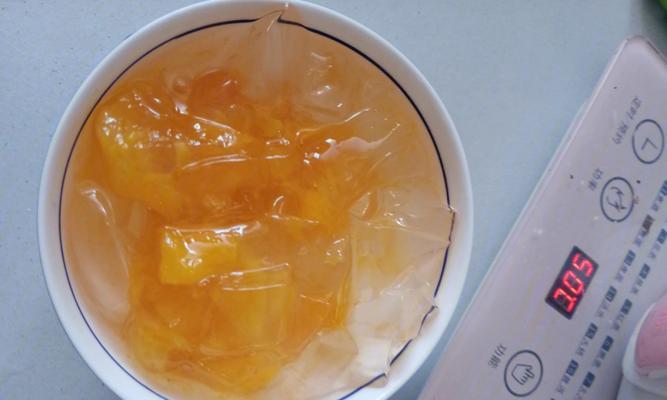 果冻为何不能保存在冰箱（探究果冻冷藏存放的原因及影响）  第1张