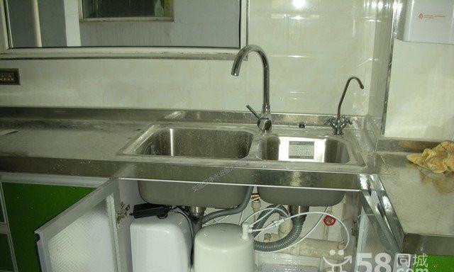 安装净水器的步骤与技巧（净水器安装的重要性及安全注意事项）  第3张