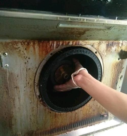 如何正确清洗片状油烟机（一步一步教你轻松清除油污）  第2张