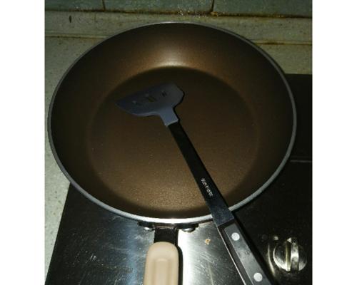 电磁炉锅底打转问题的修复方法（解决电磁炉锅底打转问题）  第3张