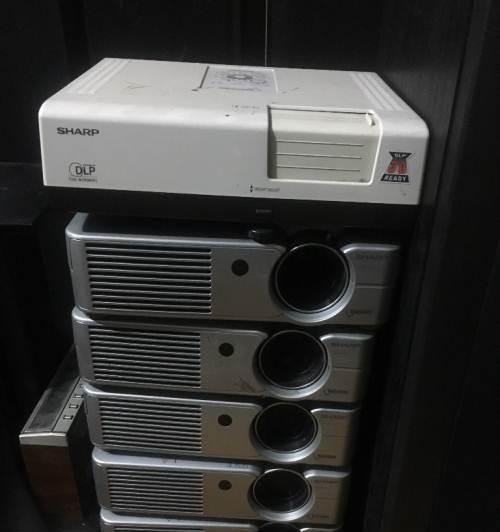 如何修复夏普投影仪断电问题（解决夏普投影仪突然断电无法开机的方法和技巧）  第1张
