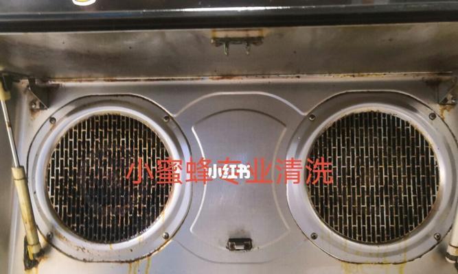 如何正确倒油清洗抽油烟机（掌握正确的操作步骤）  第3张