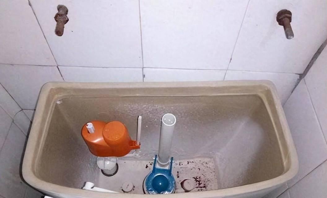 马桶水箱水上不来的原因及解决方法（探究马桶水箱水上不来的可能原因与应对措施）  第1张