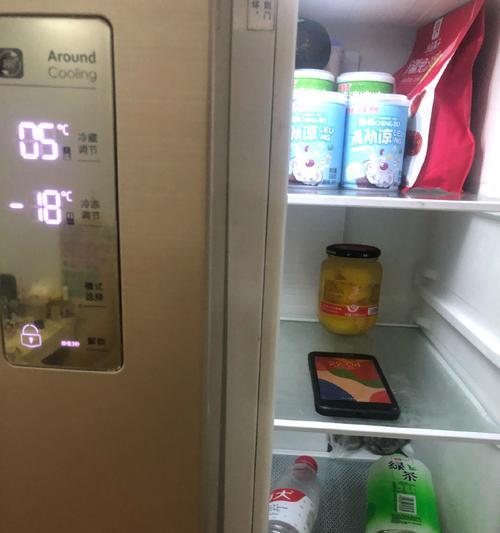 冰箱两侧发热烫手，是否正常（探究冰箱两侧发热的原因及解决方法）  第1张
