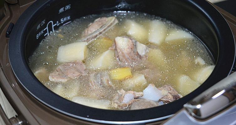 电饭煲煲汤忘记加水了怎么办？如何补救？  第2张