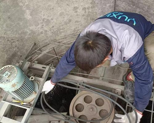 中央空调板损坏了怎么办？维修步骤和注意事项是什么？  第1张
