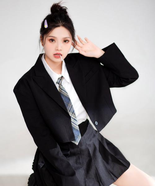 穿着制服如何用手机拍出好照片？  第2张