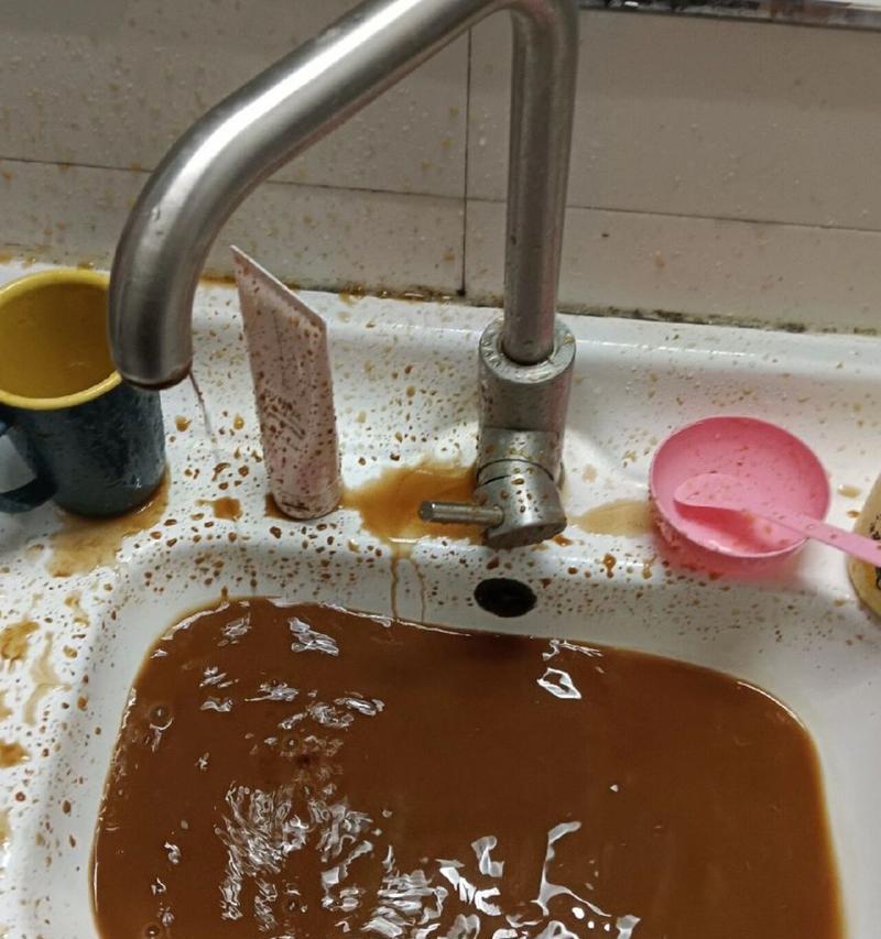 热水器水管突然爆了为什么？如何预防和处理？  第2张