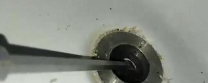 充电器上面有黄色圈圈是什么意思？是否需要更换？  第2张