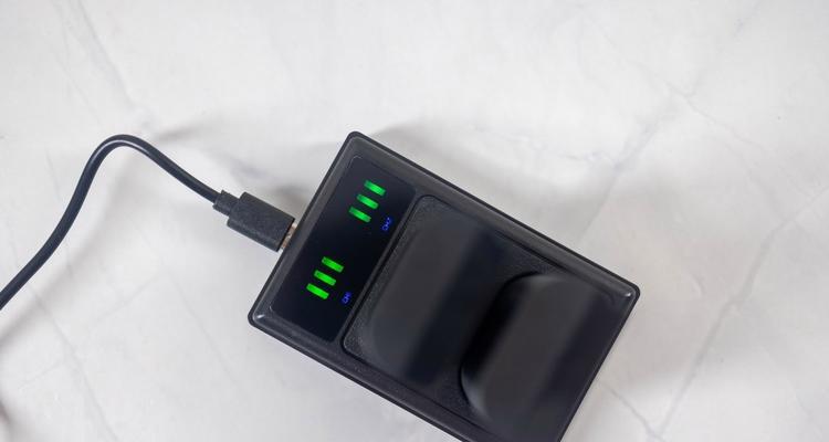 新入手的佳能相机电池如何安装？  第1张