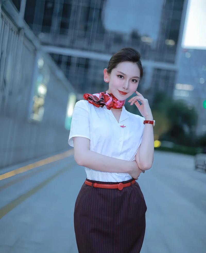 手机壳手腕丝巾的佩戴方式是什么？  第1张