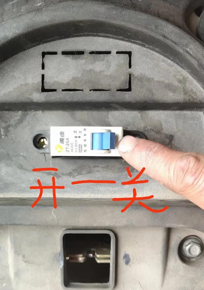 电瓶车脚踩板太斜怎么调？调整方法是什么？  第1张