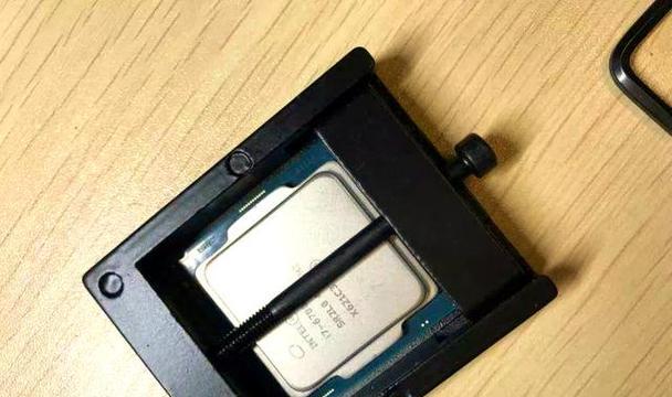 cpu上盖和下盖怎么工作？它们在cpu中起什么作用？  第2张
