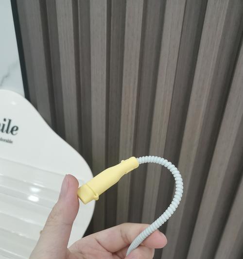 绝缘胶布怎么缠数据线不容易掉？缠绕技巧和注意事项是什么？  第3张