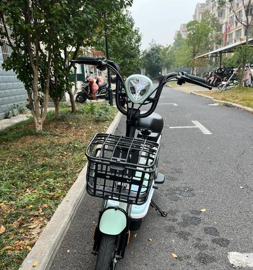 电瓶车在转盘上应该怎么走？有哪些安全行驶的建议？  第1张