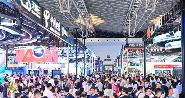 当人工智能遇见千年文明——瞬息宇宙如何让 50+国宝在 2025WAIC 现场重生?  第2张