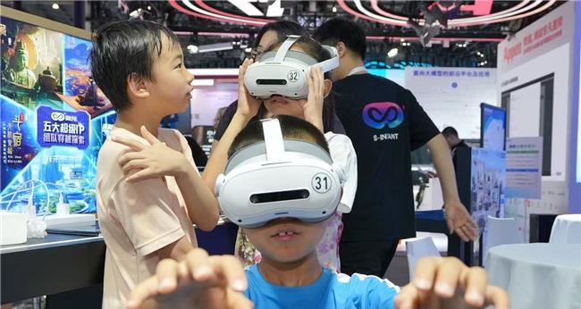 当人工智能遇见千年文明——瞬息宇宙如何让 50+国宝在 2025WAIC 现场重生?  第15张