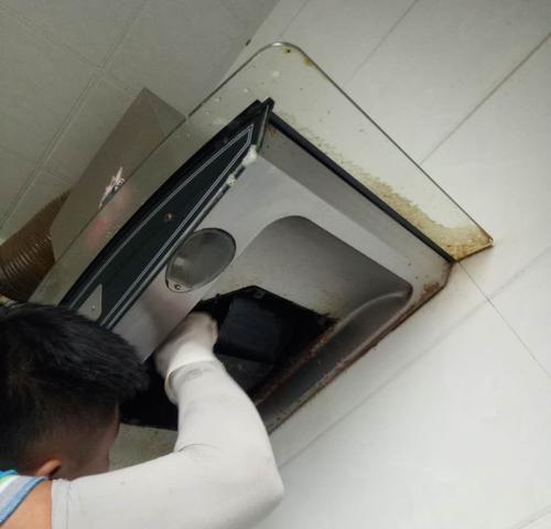 家常油烟机的清洗方法（让你的油烟机恢复高效清洁）  第1张