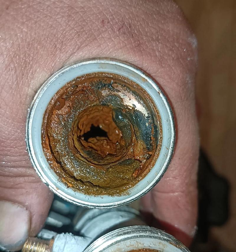 地暖管烂了怎么办？解决方法和注意事项详解（地暖管道破裂应急处理方案及维修要点）  第1张