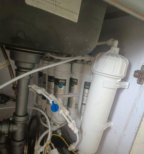 净水器拆卸指南（轻松拆卸净水器）  第1张