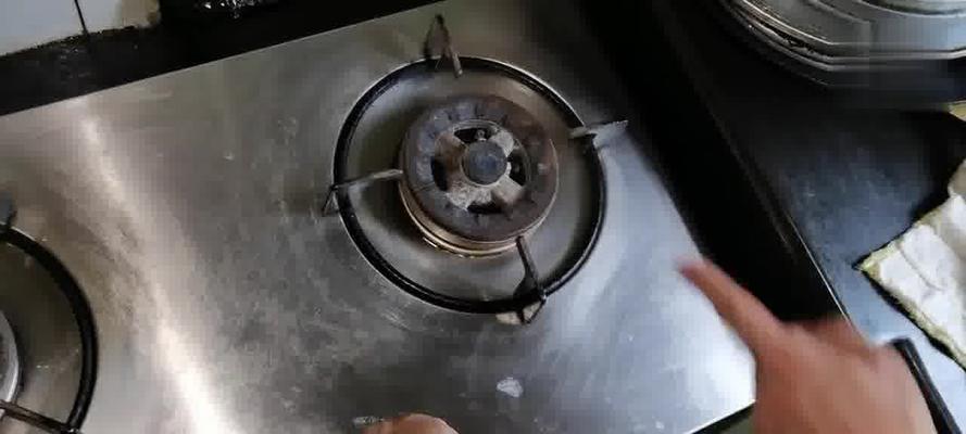 燃气灶灯不亮不能打火的原因与解决方法（探究燃气灶灯不亮不能打火的情况和解决方案）  第2张